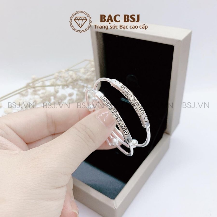 Bạc S990: Tận hưởng sự tinh tế và đẳng cấp với sản phẩm đồ trang sức bạc S990 hoàn toàn độc đáo và sang trọng. Được làm từ chất liệu bạc nguyên chất và được chế tác bởi tay nghề tài hoa, sản phẩm này sẽ làm tôn lên vẻ đẹp của bạn.