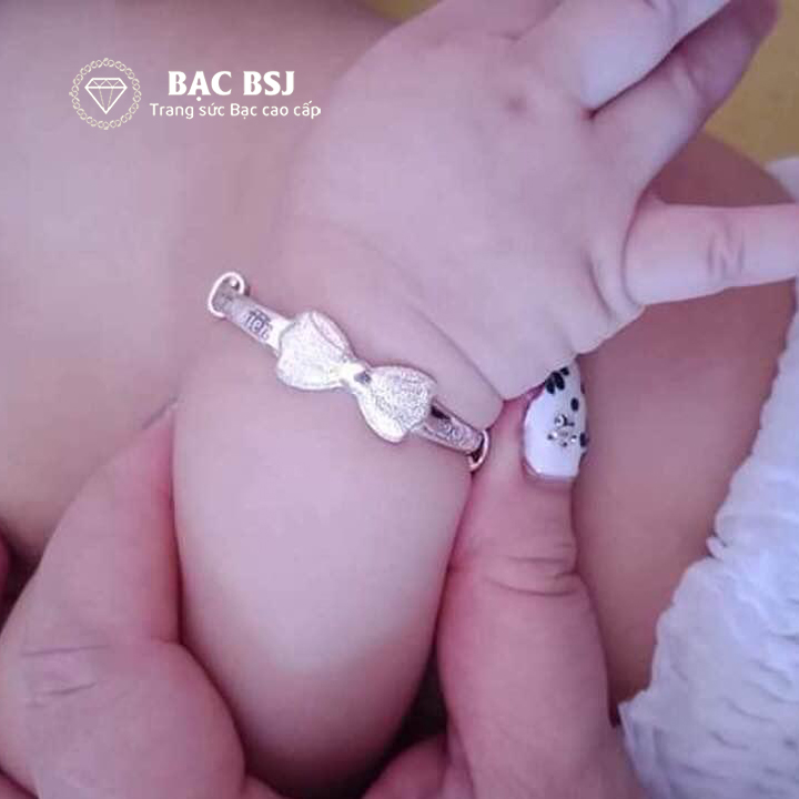 Lắc tay cho trẻ sơ sinh dành cho bé gái bạc S990 cao cấp